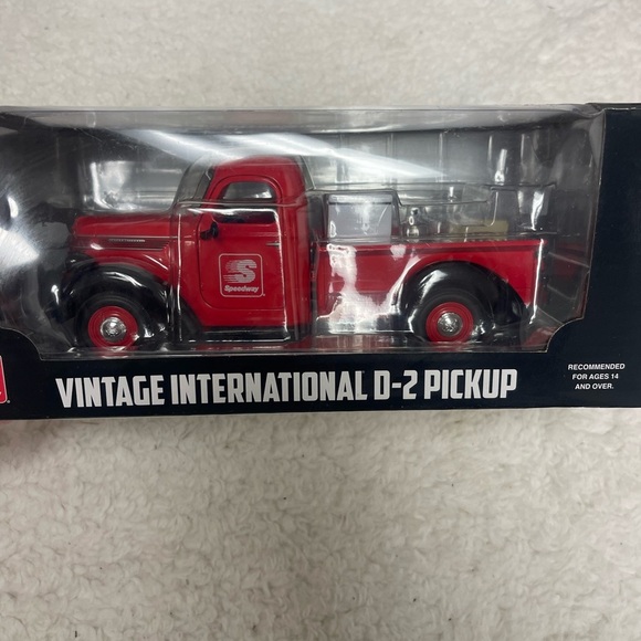 2015 First Gear Speedway NIB Vintage International D-2 Pickup 1:25 Scale - Picture 1 of 5